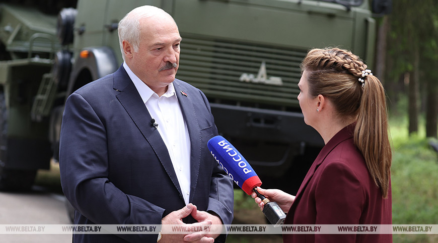 Александр Лукашенко: когда-то мы спорили с Россией, а сейчас, стоя спина к спине, отстреливаемся от врага