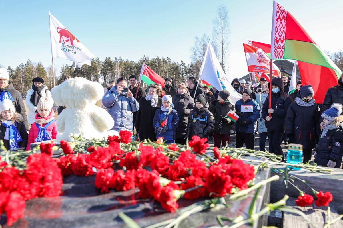 Траурный митинг-реквием «Всенародная память и боль» прошел на мемориальном комплексе в Борках