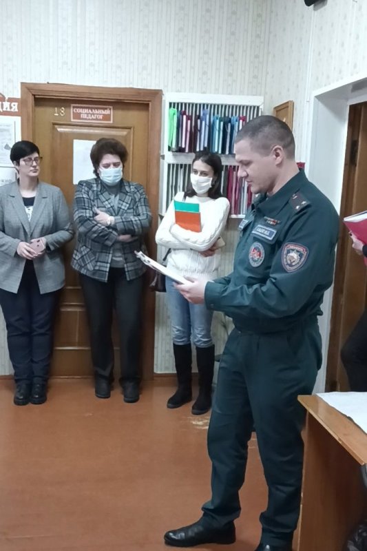Спасатели проводят беседы о безопасности в трудовых коллективах