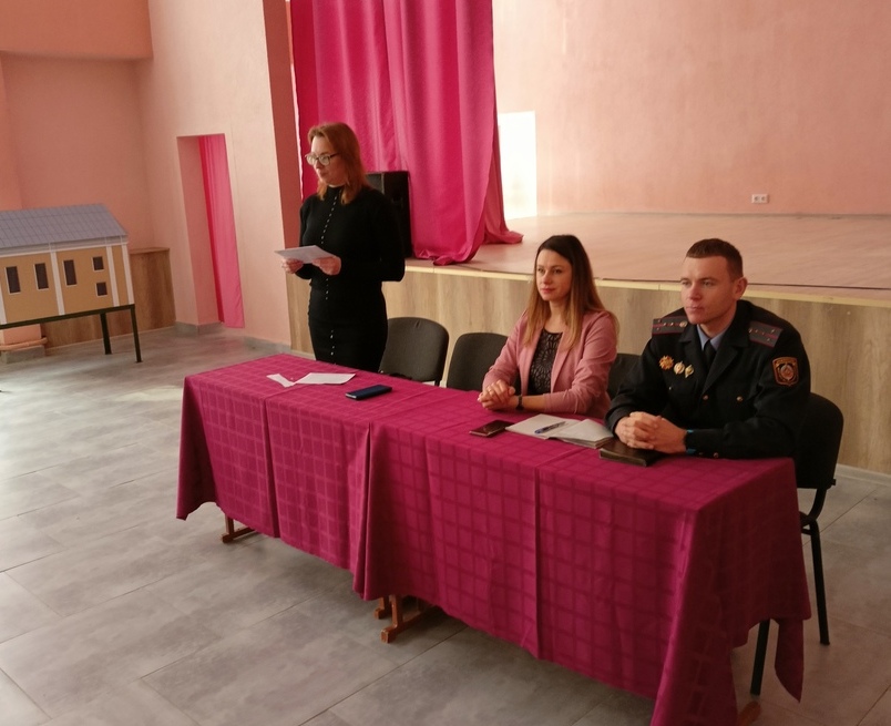 Субъекты профилактики Шклова встретились с проблемными подростками