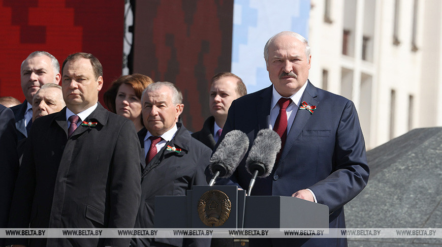 Александр Лукашенко: пока наше поколение живо, Беларусь всегда будет стоять намертво