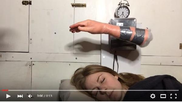 Картинка дня: шведка изобрела будильник, который вас точно разбудит (ВИДЕО)