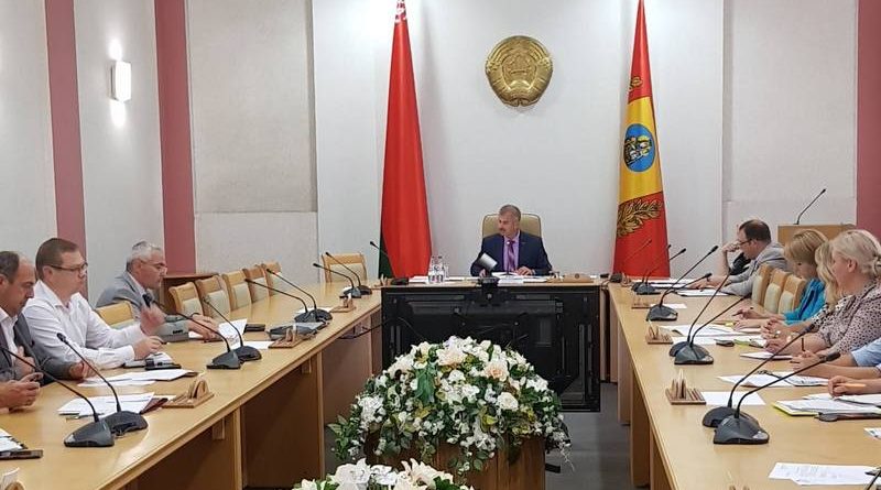 Управляющий делами облисполкома провел заседание по вопросам повышения качества работы с обращениями граждан