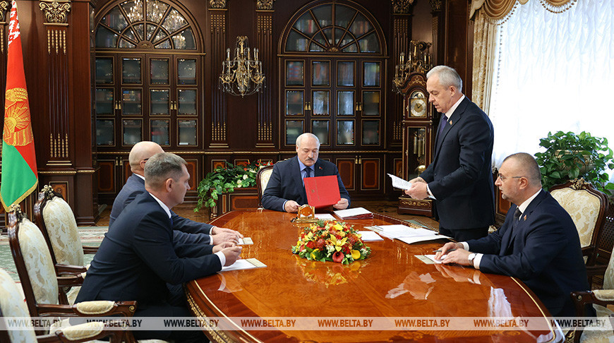 Александр Лукашенко обозначил задачи и отметил уникальность кадровых решений по министрам ЖКХ и Минтранса