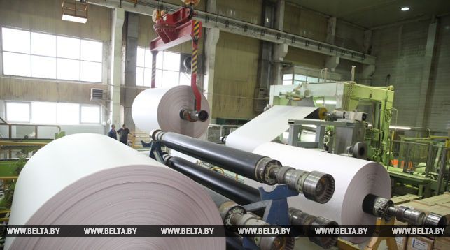 Шкловский завод начал поставки газетной бумаги в Китай