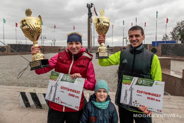 Сотрудник РОЧС и его супруга стали абсолютными победителями первого большого Могилевского Мебелайн марафона