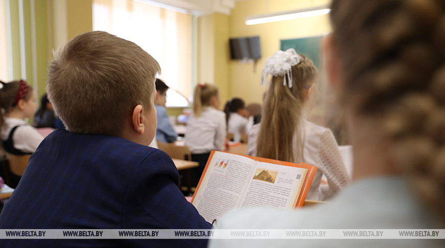 Александр Лукашенко о школьной форме: должно быть разнообразие, не надо загонять детей в какое-то узкое пространство