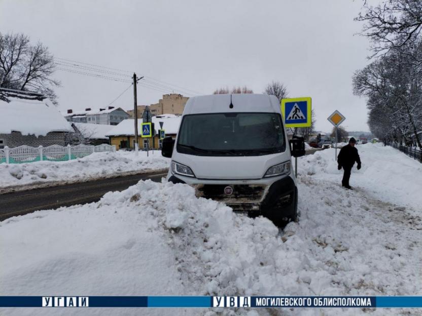 В Шклове ребенок попал под колеса автомобиля