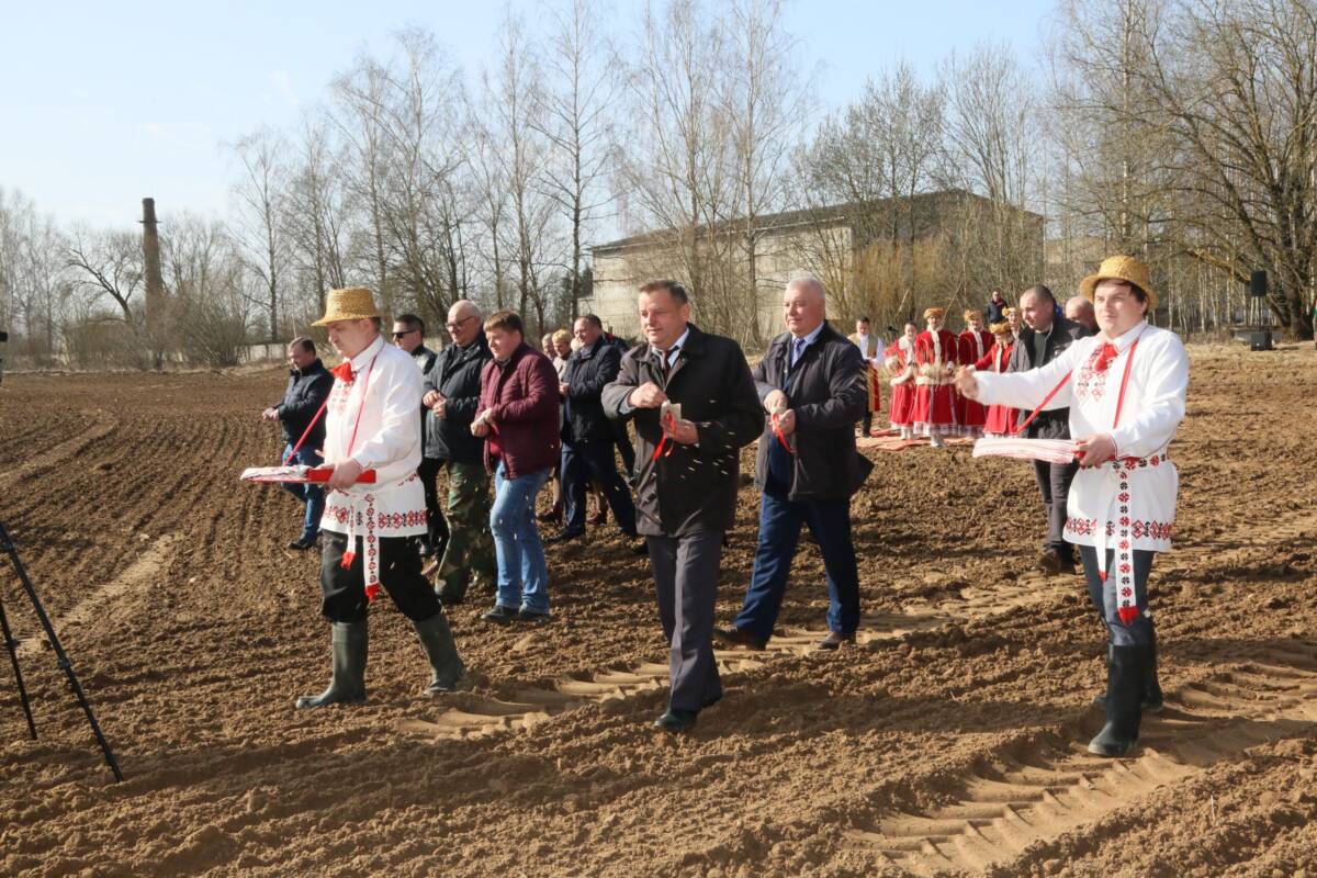 В «Амкодор-Шклов» прошел обряд «Засевки»