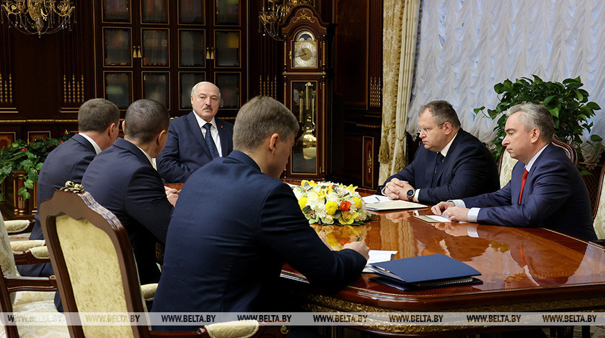 Александр Лукашенко: ПВТ должен работать прежде всего на Беларусь