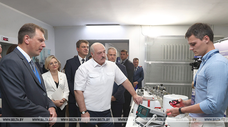 «Если кто-то хочет заработать, надо шевелиться». Александр Лукашенко рассказал, как в студенчестве по ночам разгружал вагоны