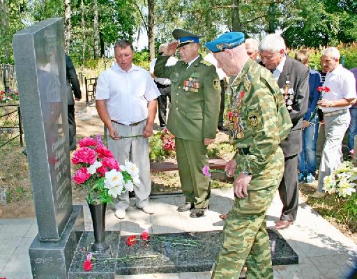 На могиле воина-интернационалиста Владимира Скоробогатого открыта памятная доска (ВИДЕО)