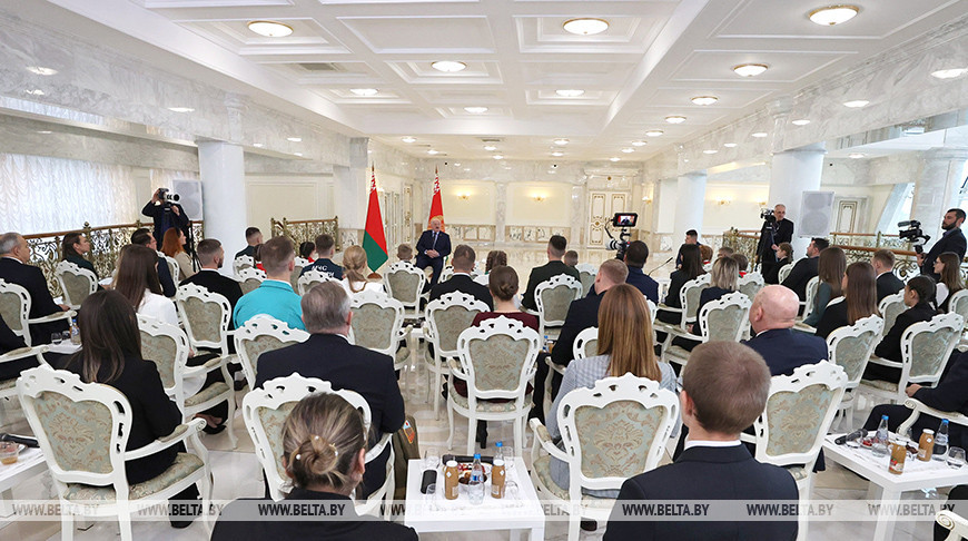 Александр Лукашенко о первых годах президентства: особенно сложным было сохранить независимость