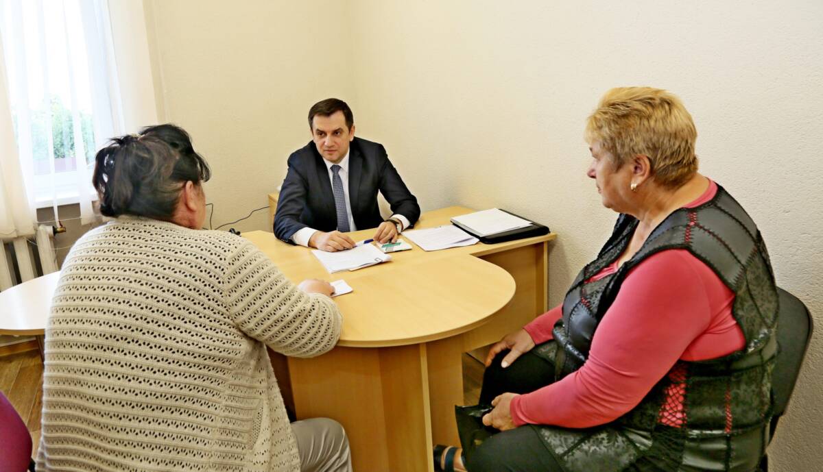 Прием граждан провел в Шклове председатель экономического суда Могилевской области