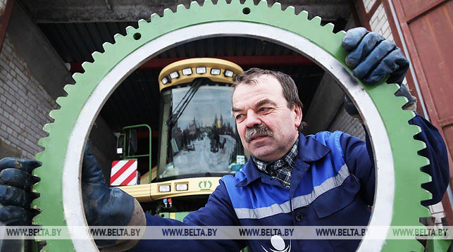 Правительство поручило до 25 марта подготовить сельхозтехнику к весенним полевым работам