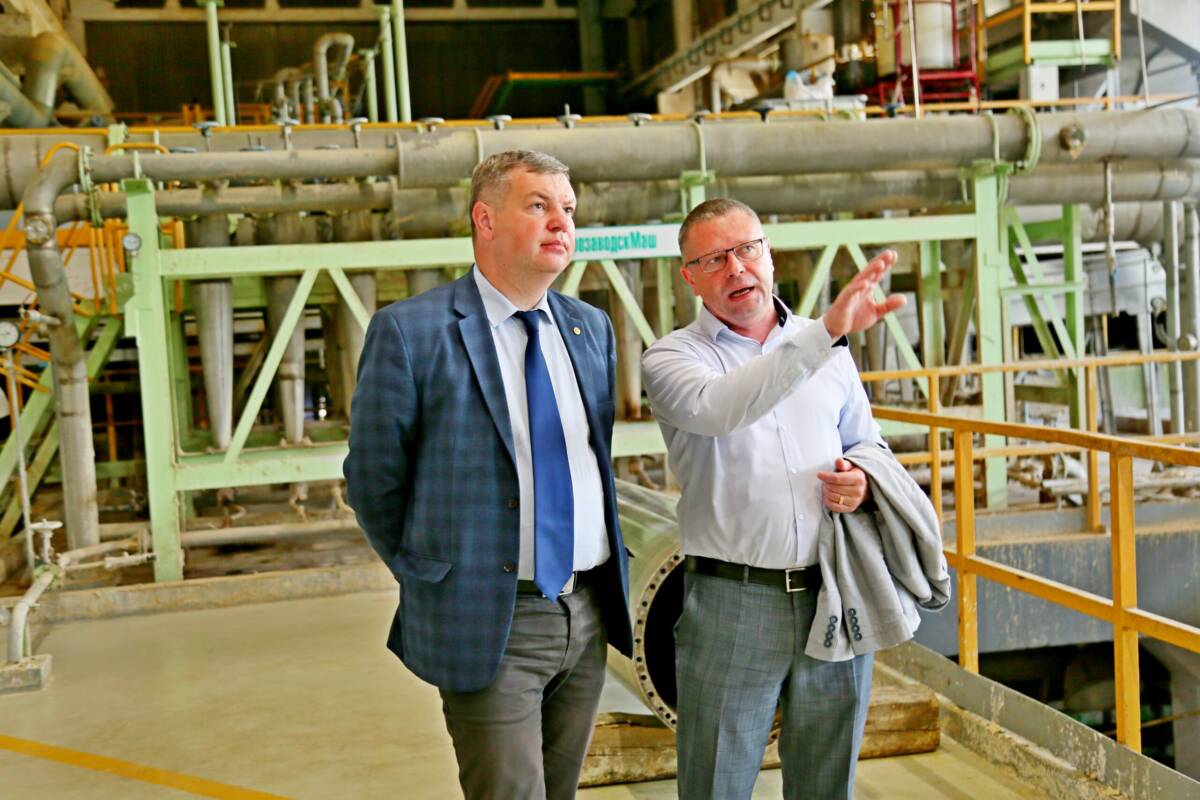 Завод газетной бумаги посетил председатель концерна “Беллесбумпром”