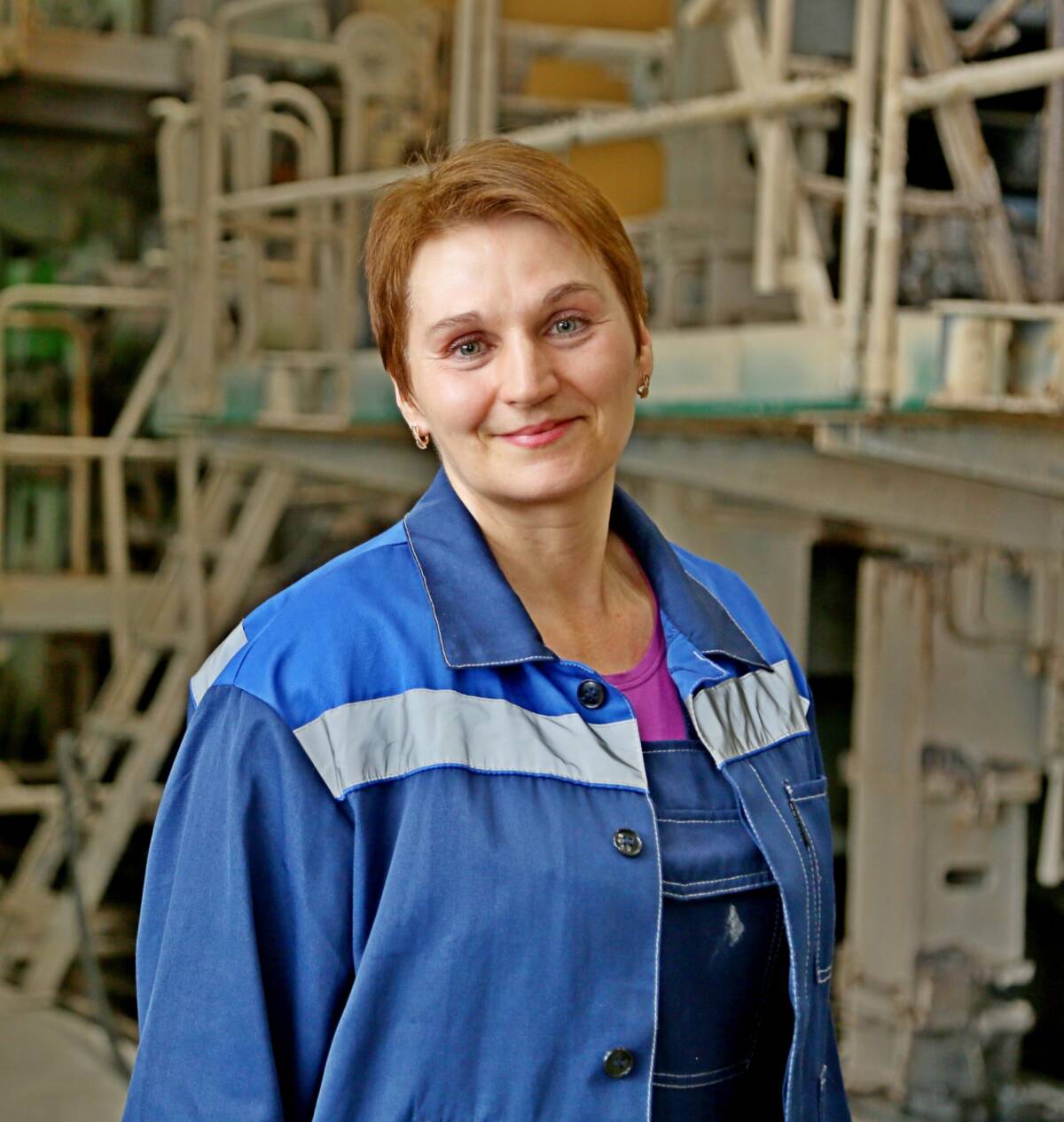 Труженица, хозяйка, мать… Все это — про прессовщика завода газетной бумаги Елену Полекову