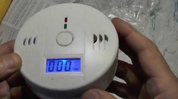 Есть вопрос. Когда и как будут устанавливаться в квартирах и домах извещатели угарного газа?