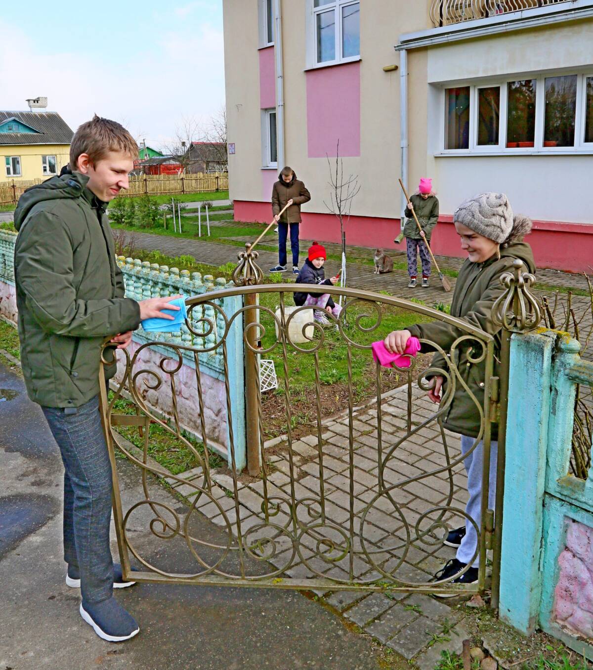 В детском доме семейного типа в Городце наводят порядок все вместе