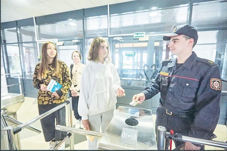 С нынешнего учебного года меры безопасности в учреждениях образования будут усилены. Ситуацию берет под контроль Департамент охраны МВД