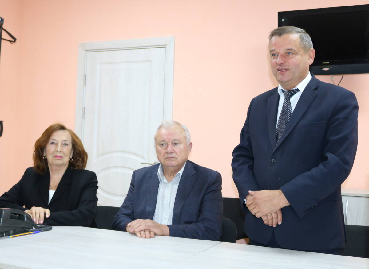 Вручение наград и диалог с председателем райисполкома. В Шклове прошло заседание президиума райсовета ветеранов