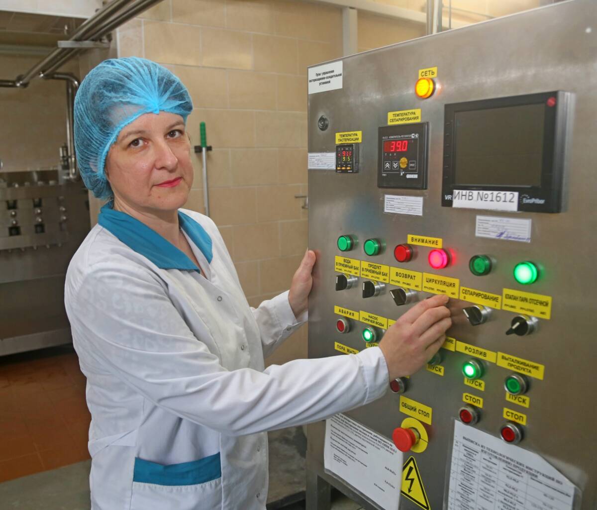 Как приготовить вкусную сметану знает работница маслозавода Елена Шафранская
