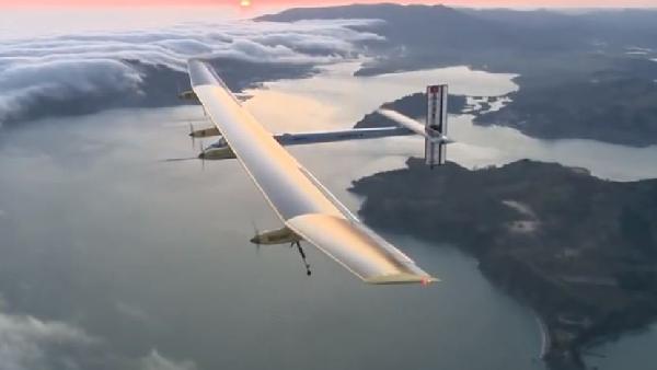 Уникальный самолет Solar Impulse 2 завершил первый этап кругосветки с часовым опозданием