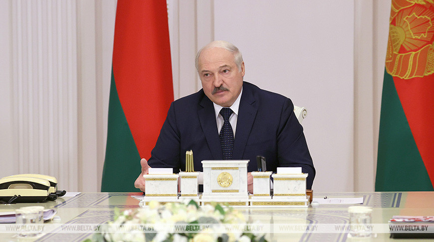 “Это действительно совершившие подвиг люди” – Александр Лукашенко о погибших в Барановичах летчиках