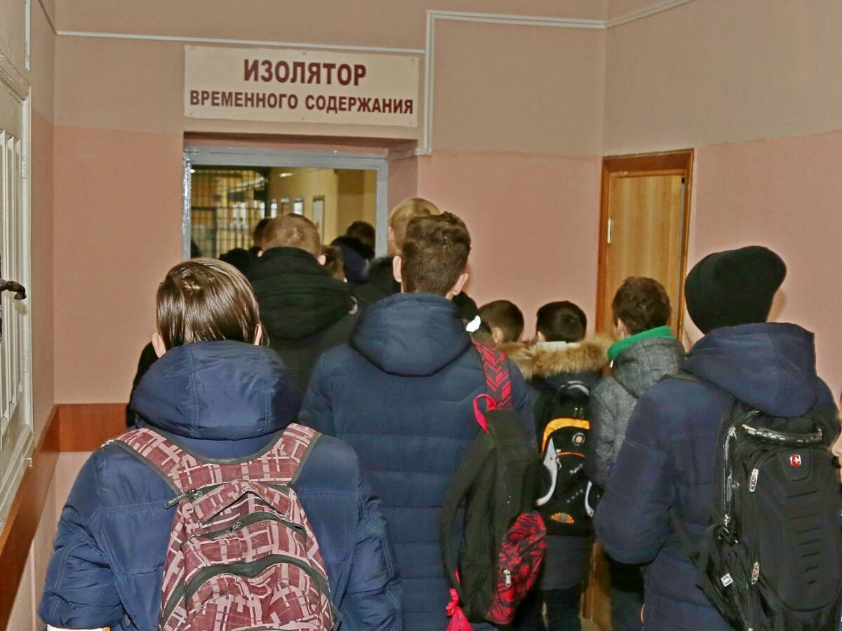 «Шоковая терапия». Трудным подросткам Шклова показали ИВС и тюрьму