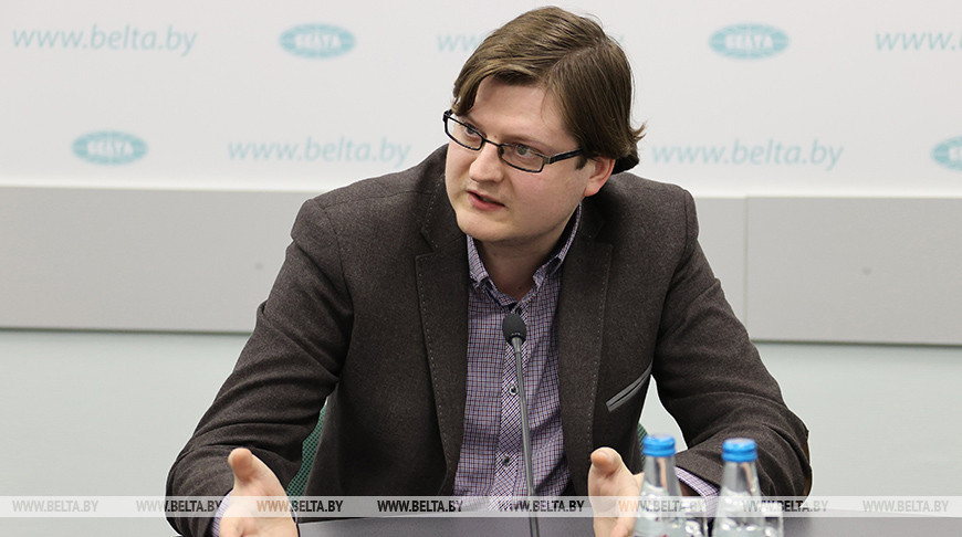 Невозможно чтить флаг коллаборационистов. Петровский о бчб-символике