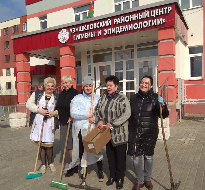 Сотрудники Центра гигиены наводят весенний порядок