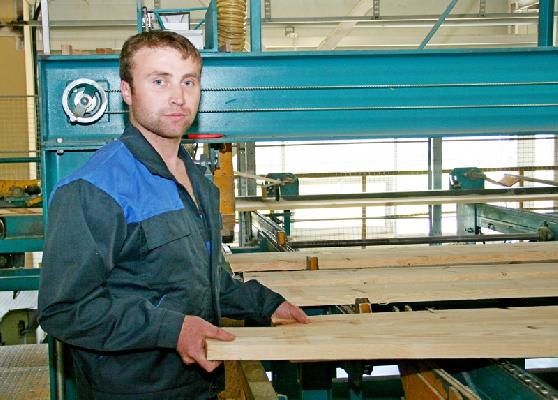 Павел Дроздов – в числе передовиков производства на заводе газетной бумаги