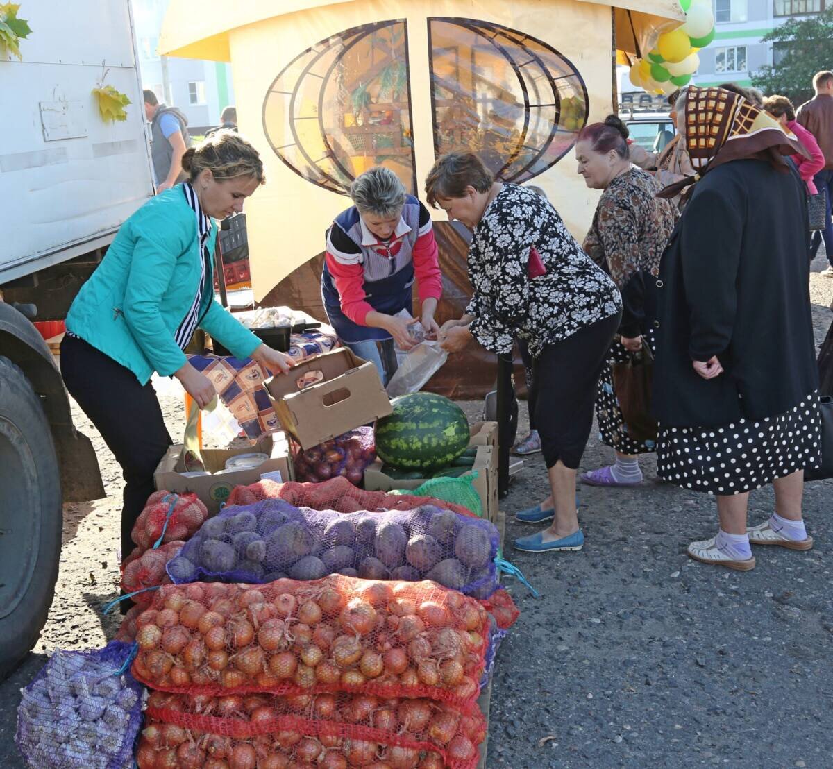 Сдоба, мясо, овощи. В Шклове прошла сельскохозяйственная ярмарка