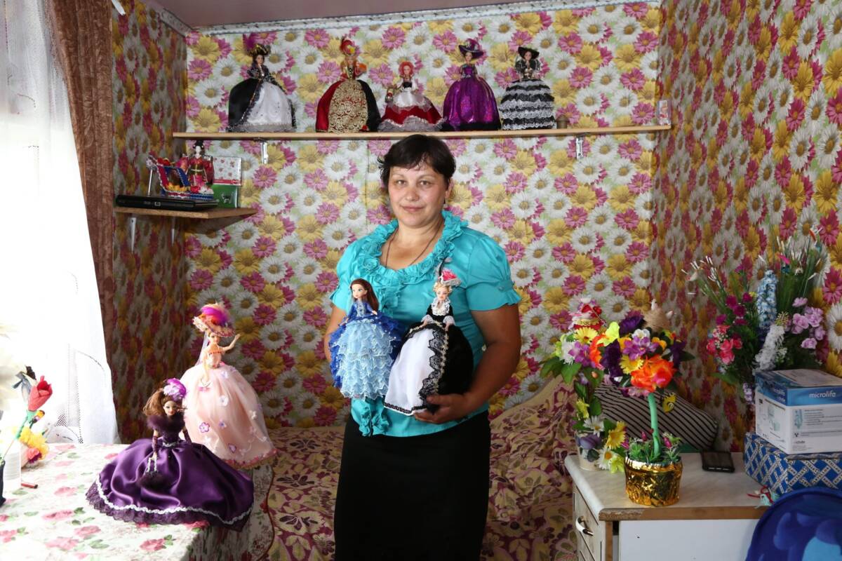 Кукольный мир и цветочный рай создает сама жительница Кучарино