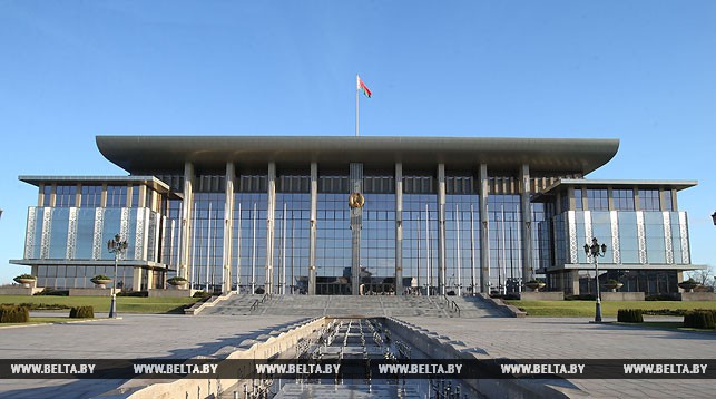 В Беларуси во исполнение поручений Президента существенно повысят зарплаты работников бюджетной сферы