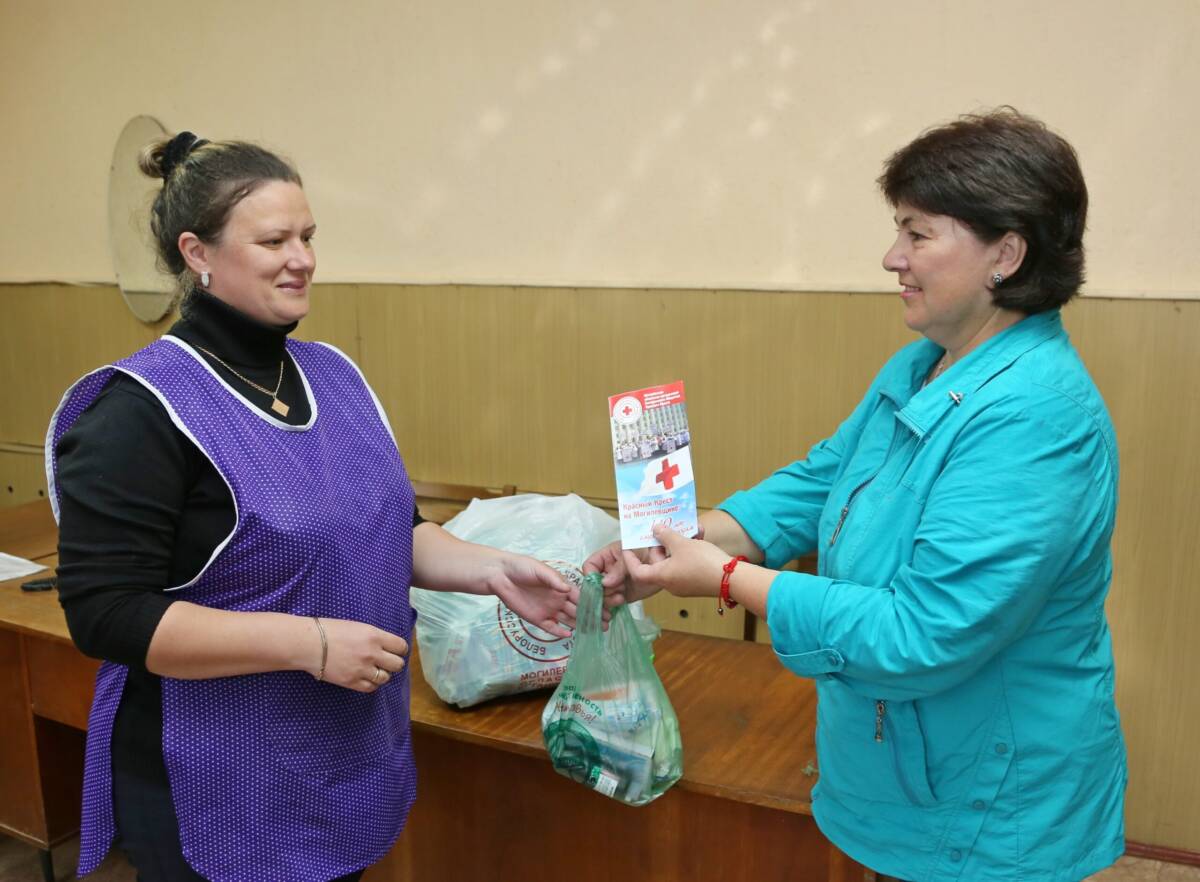 Вручены аптечки труженикам сельского хозяйства
