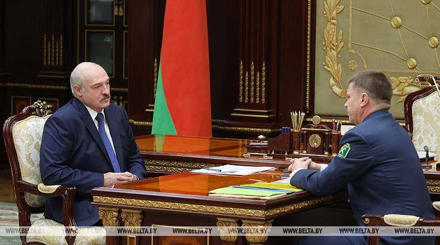 Лукашенко обсудил с главой ГТК ситуацию на таможне и переориентацию белорусских грузов