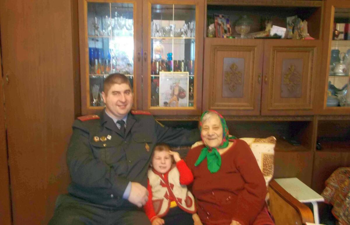 С поздравлением и подарками – к ветерану войны
