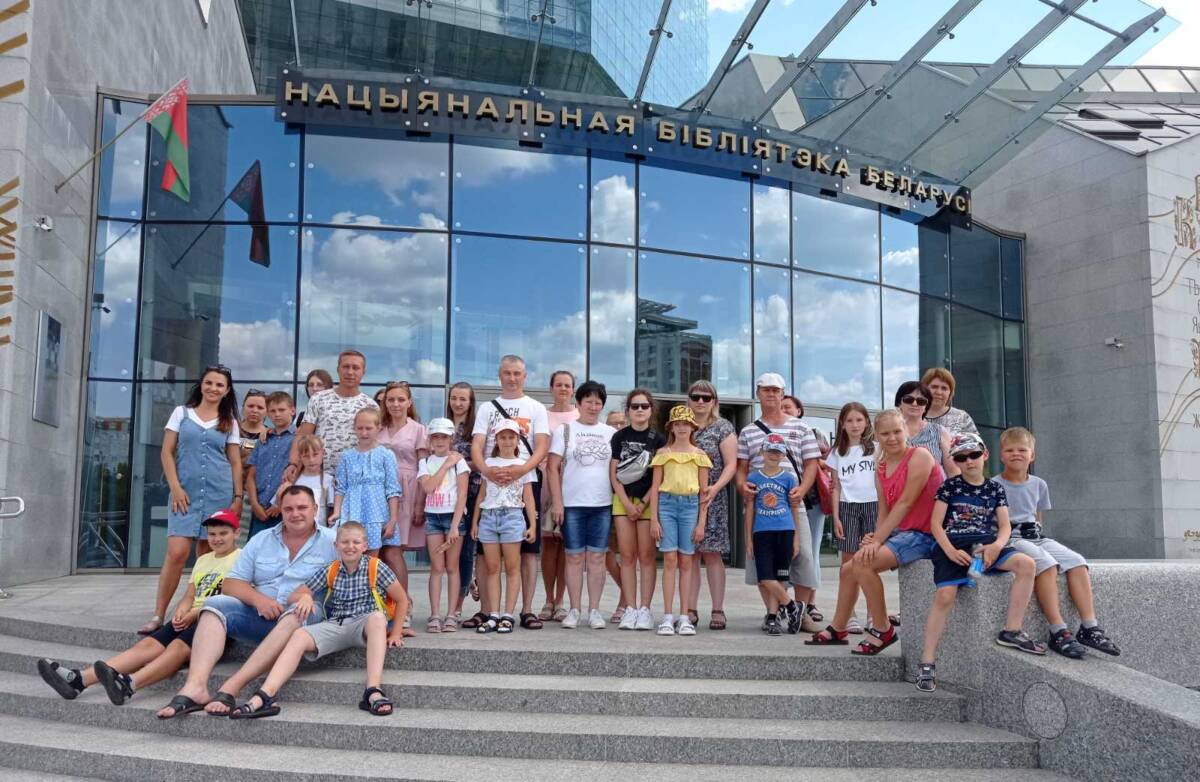Члены трудового коллектива Шкловского жилкомхоза и их дети побывали в музее истории Великой Отечественной войны