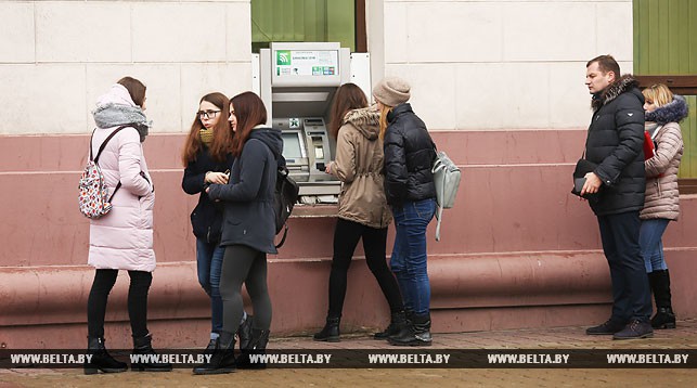 В банкоматах Беларусбанка теперь можно выбрать номинал купюр запрашиваемой суммы