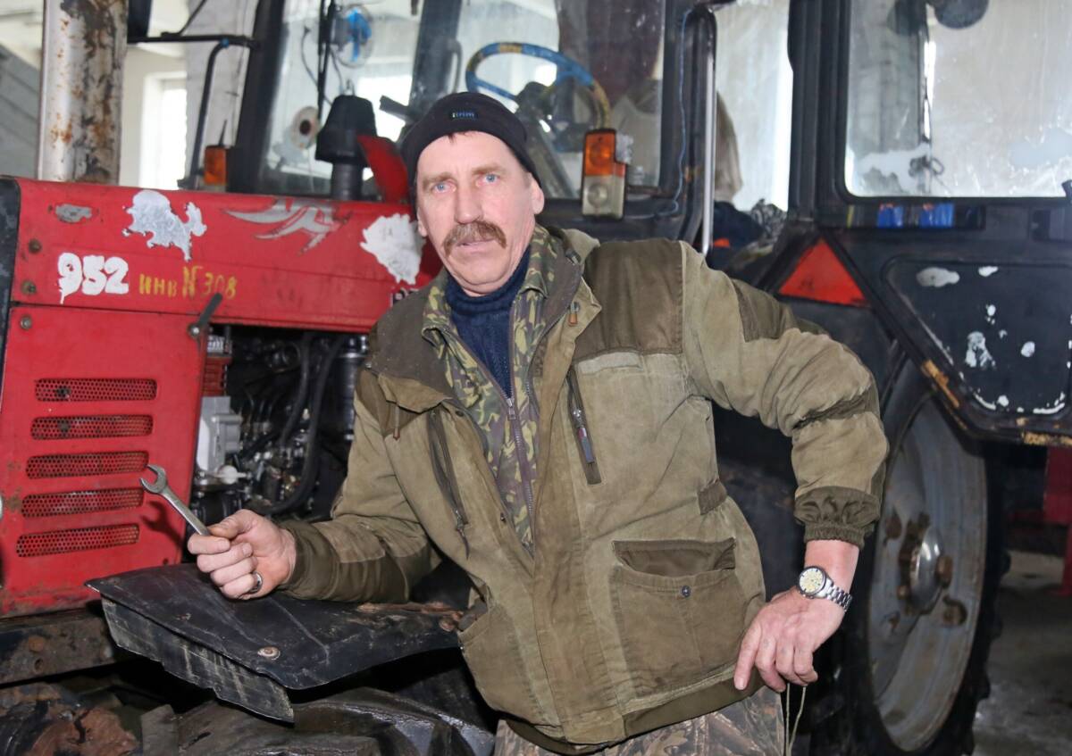 Сергей Цудиков из ЗАО “Большие Славени” – механизатор со стажем