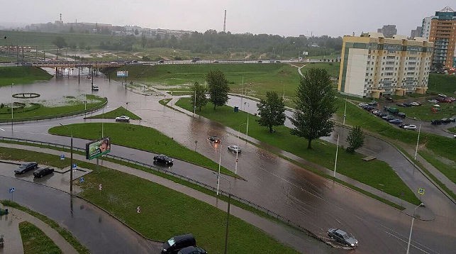 В Могилеве из-за сильных ливней произошел транспортный коллапс