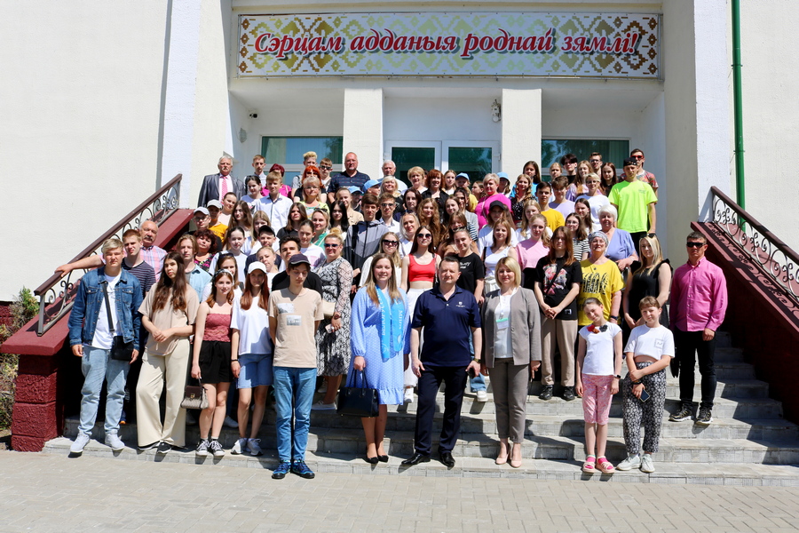 Дети – за мир. На Шкловщине побывали участники второго фестиваля детского миротворчества «Дети – за мир»