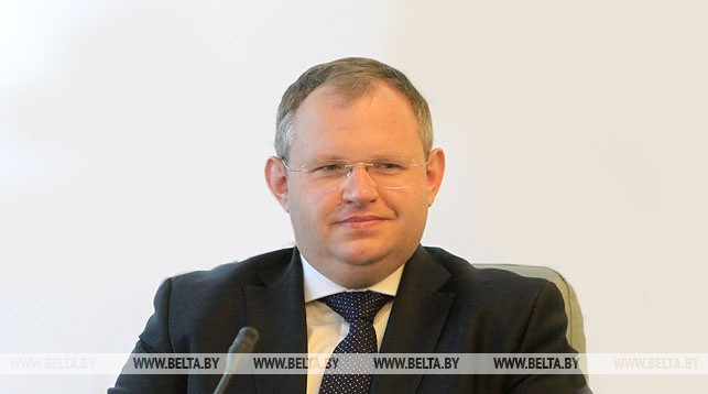 Средняя зарплата врачей к 2025 году должна составить 150% к средней по экономике – Ермолович