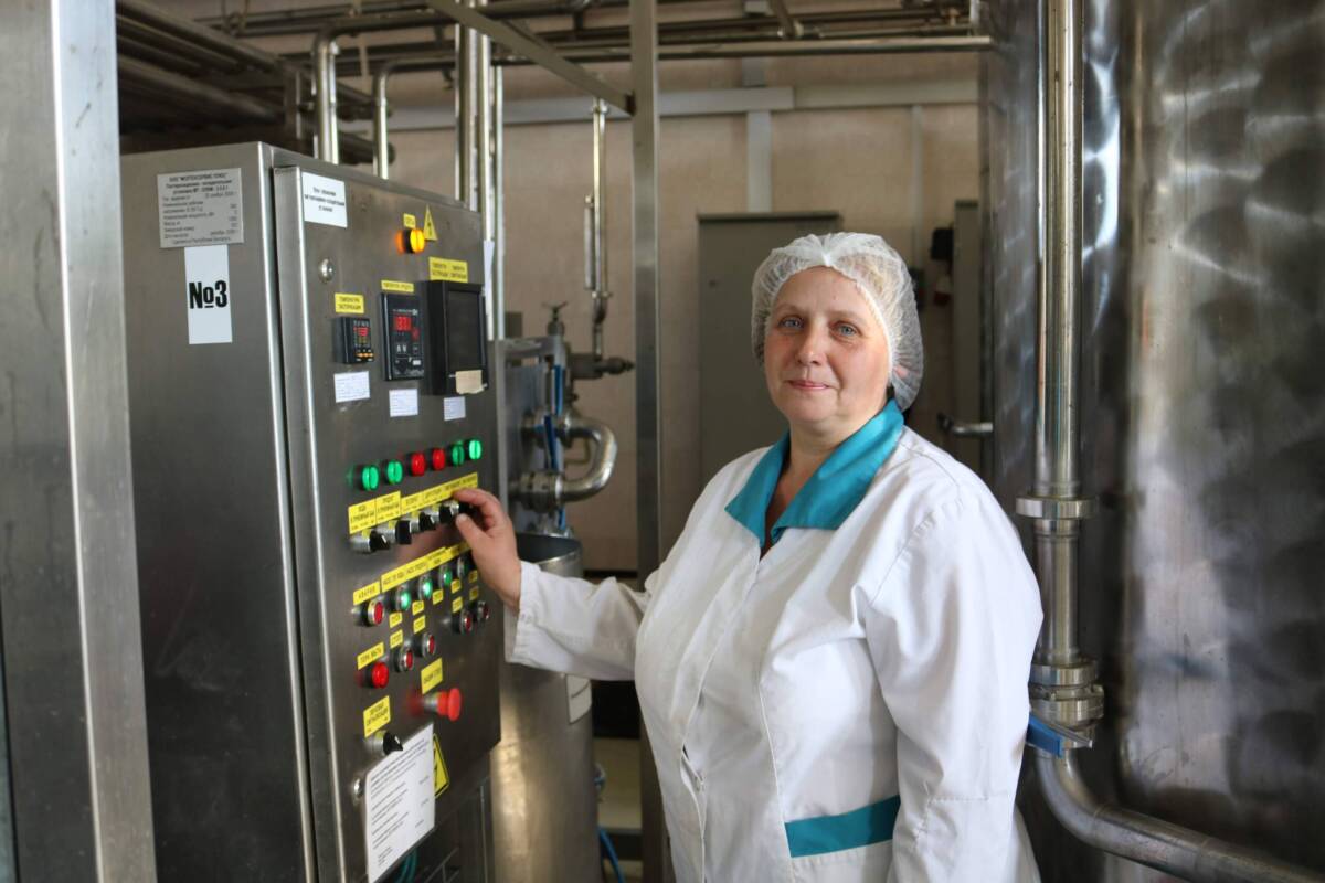 Работница маслозавода покупает продукцию только своего предприятия