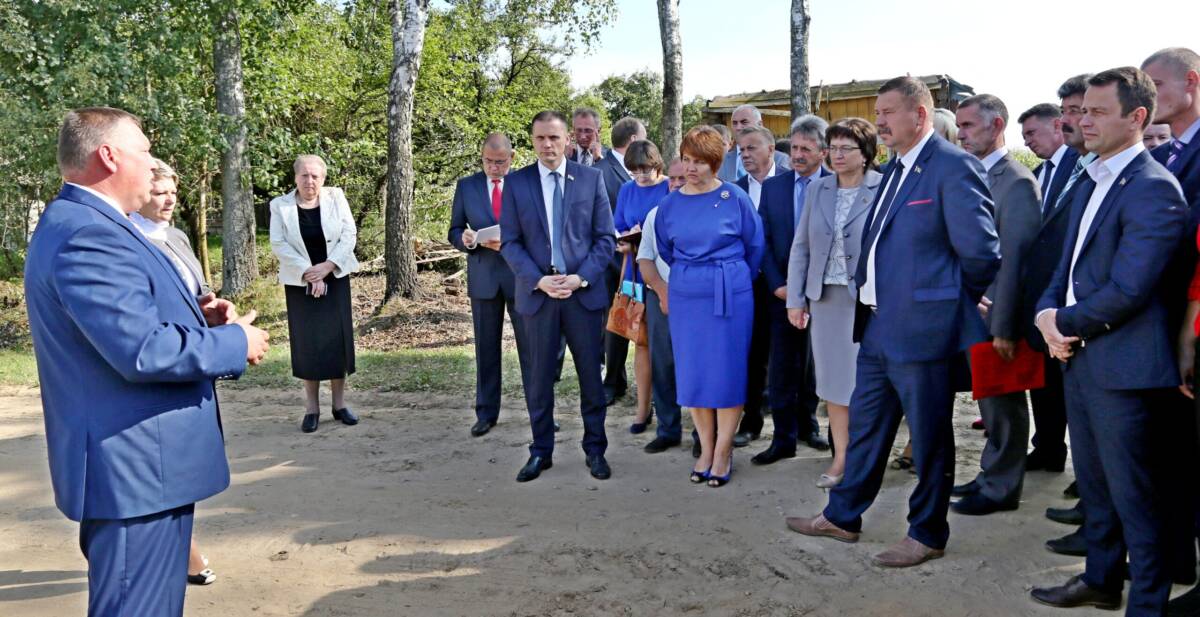 Областной семинар по вопросам наведения порядка на земле прошел в Шкловском районе