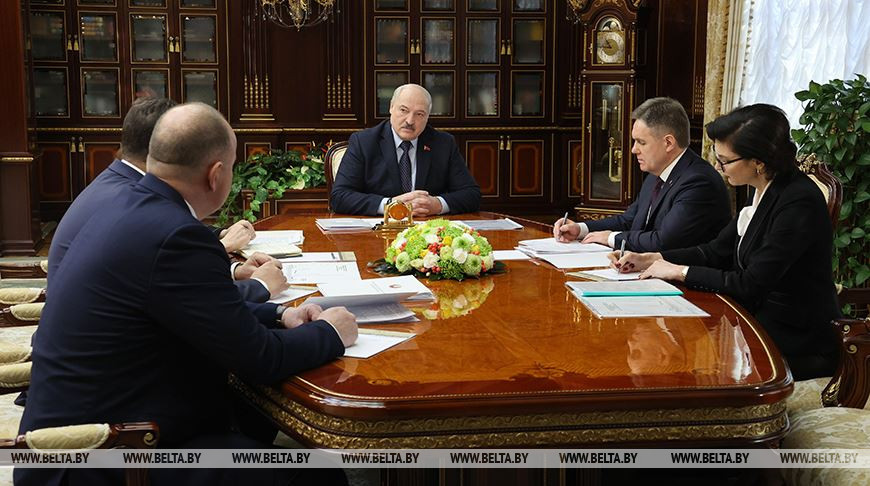 «Государство для народа, ну так народ надо лечить!» Александр Лукашенко доклад Пиневича разбавил большой ложкой дегтя