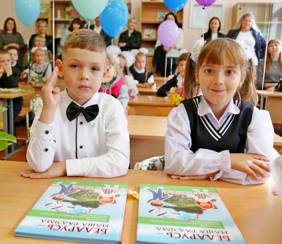В средней школе №4 прошла линейка, посвященная дню знаний
