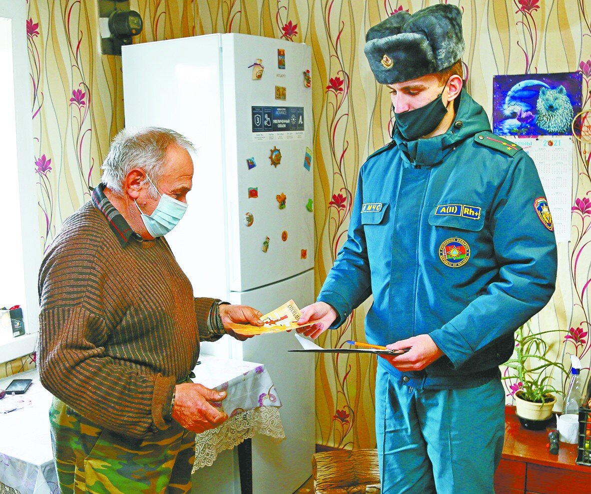 Спасатели проводят рейды в жилом секторе. В одном из них побывали наши корреспонденты