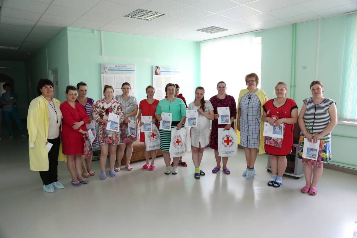 С Днем семьи поздравили пациенток родильного отделения
